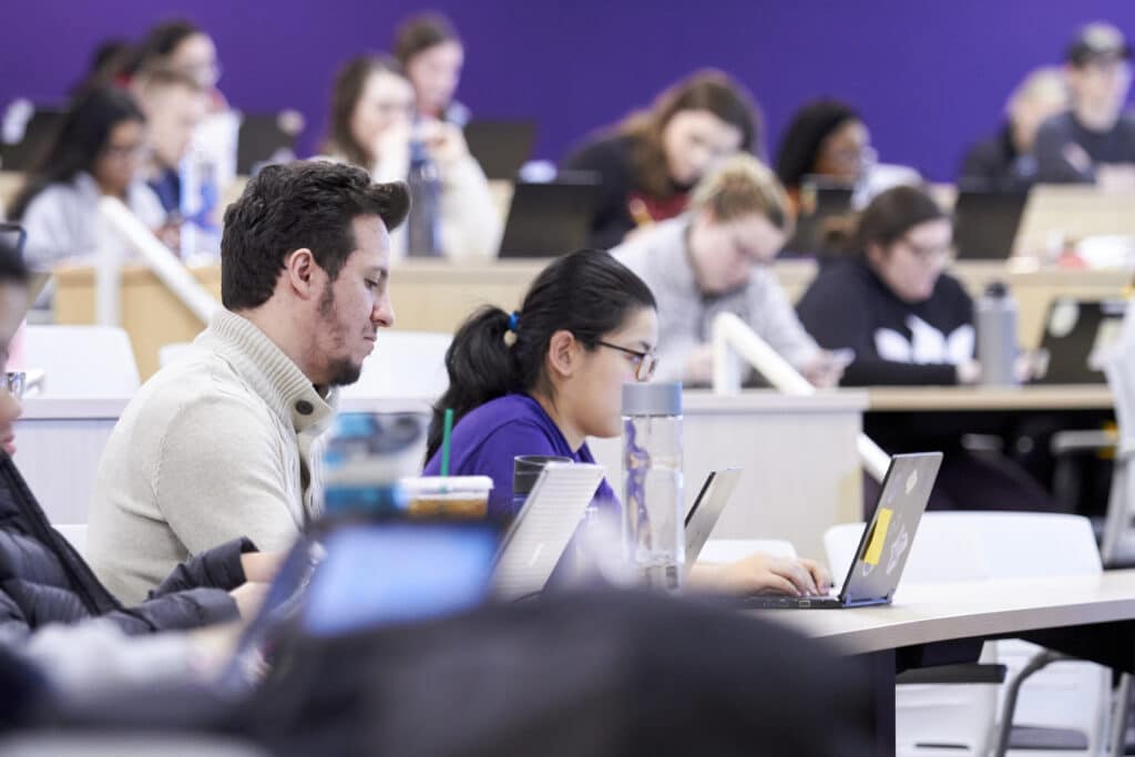 UHSP students work during their academic class.