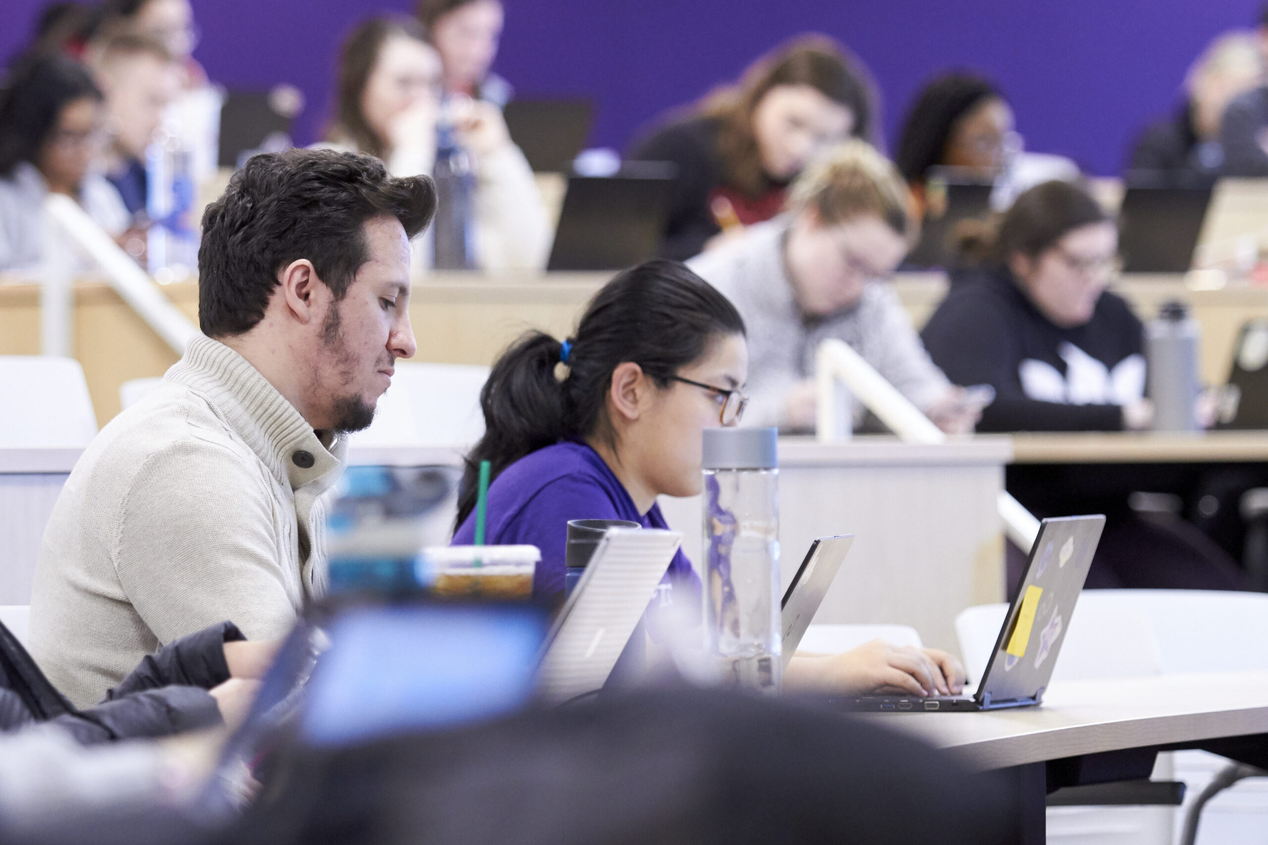 UHSP students work during class.