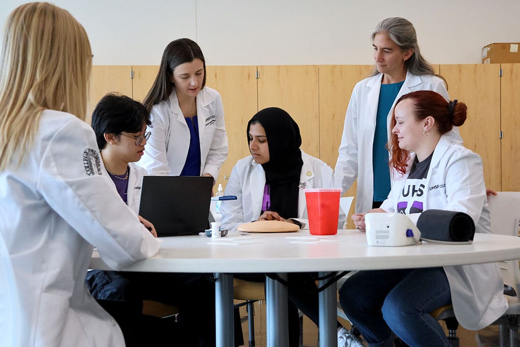Pharmacy students and faculty collaborate in the clinical skills lab