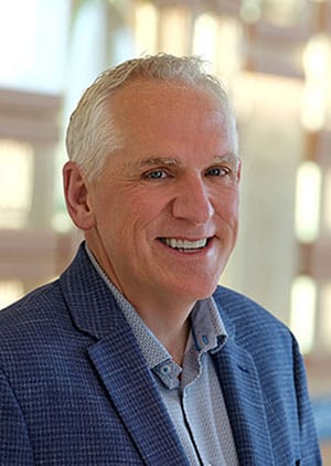 Headshot of alumnus Jonathan Eric Lakamp